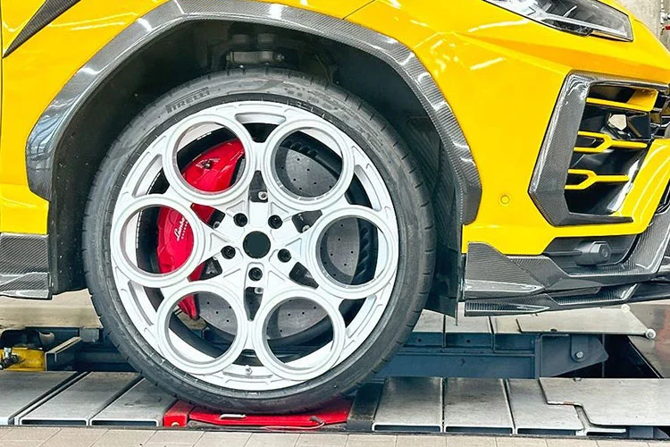 Olim C11 Monoblock 1pc Gloss Silver Forged Wheel On Lamborghini Urus